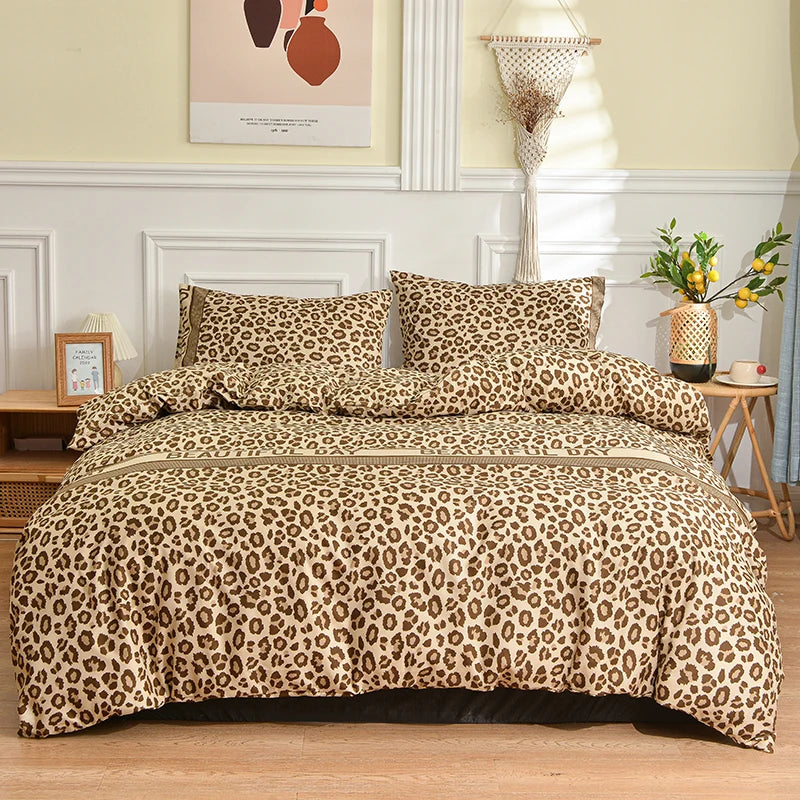 Black and White Bedding Set for Double Bed