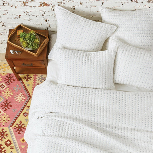 White thick cotton quilt